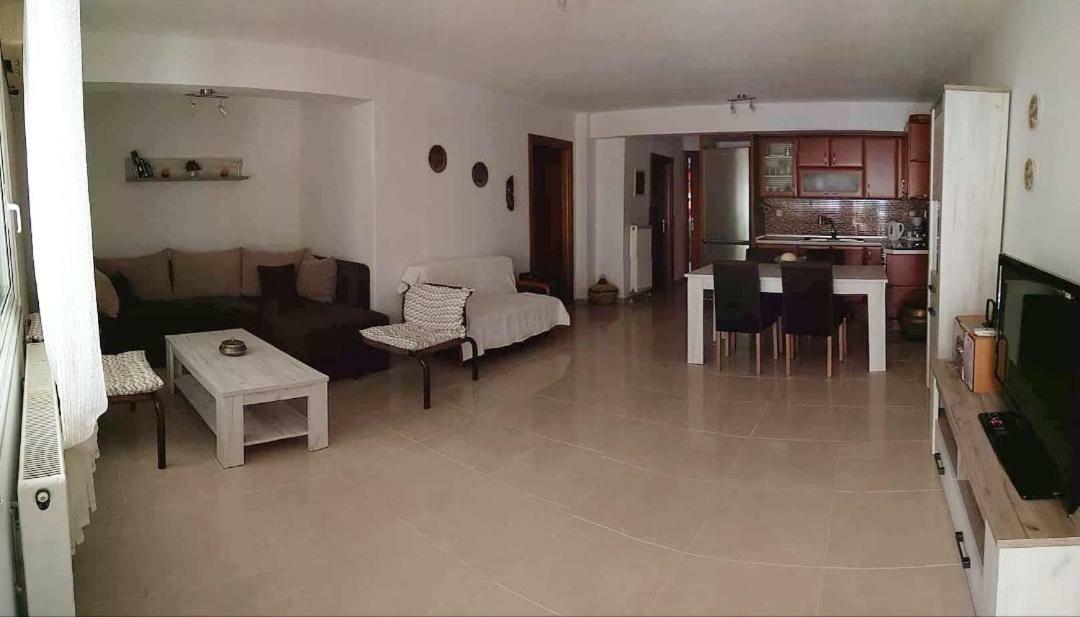 Dinas House Apartment Néa Péramos Екстериор снимка